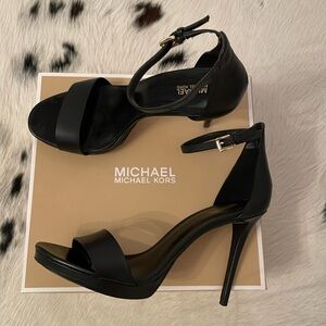 Michael Kors Hutton black leather sandals in size 10